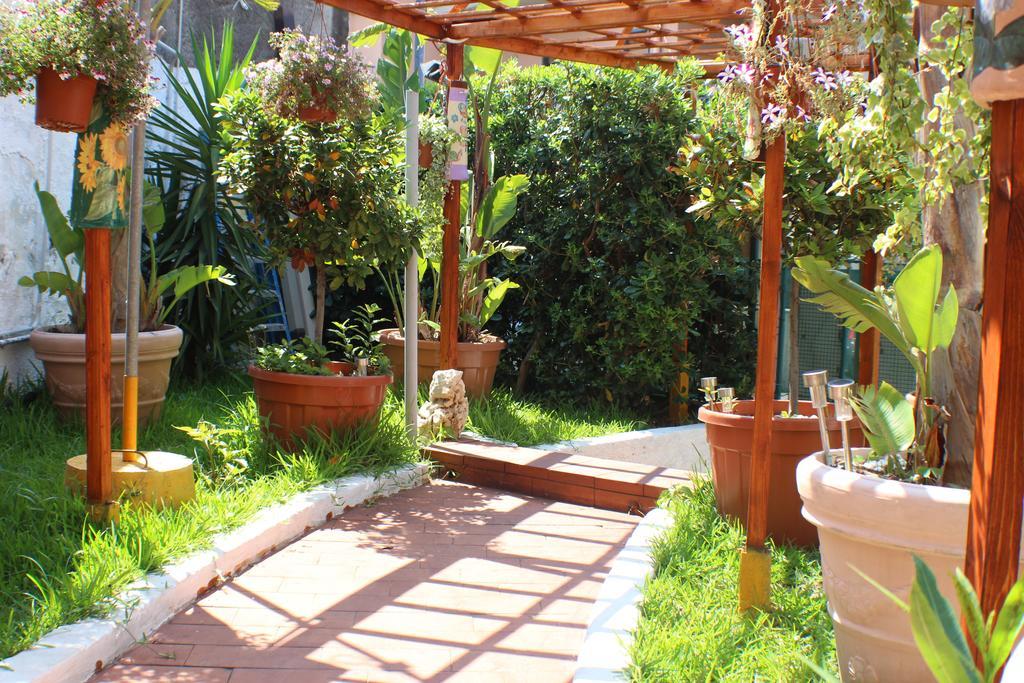 San Nicolo House Bed and Breakfast Aci Catena Eksteriør billede